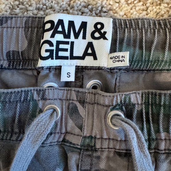 Pam & Gela Camo Joggers size Small - Picture 5 of 5